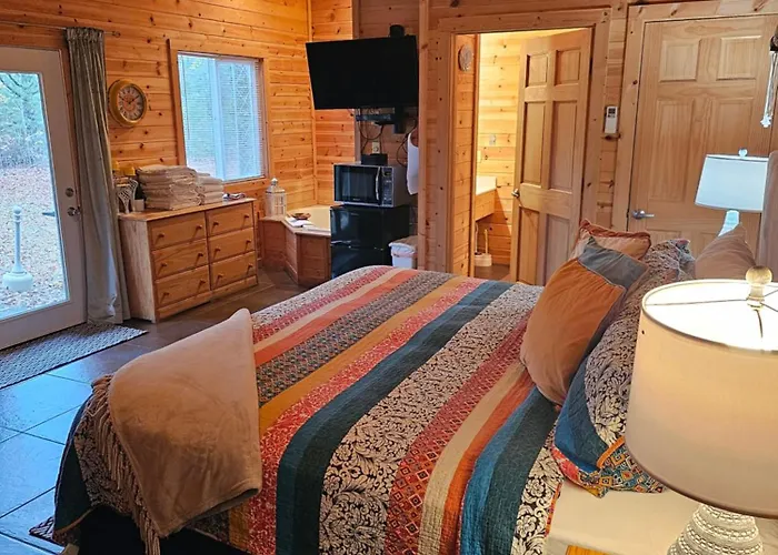 2 Min To Beaver Lakeking Bedfirepitjetted Tub