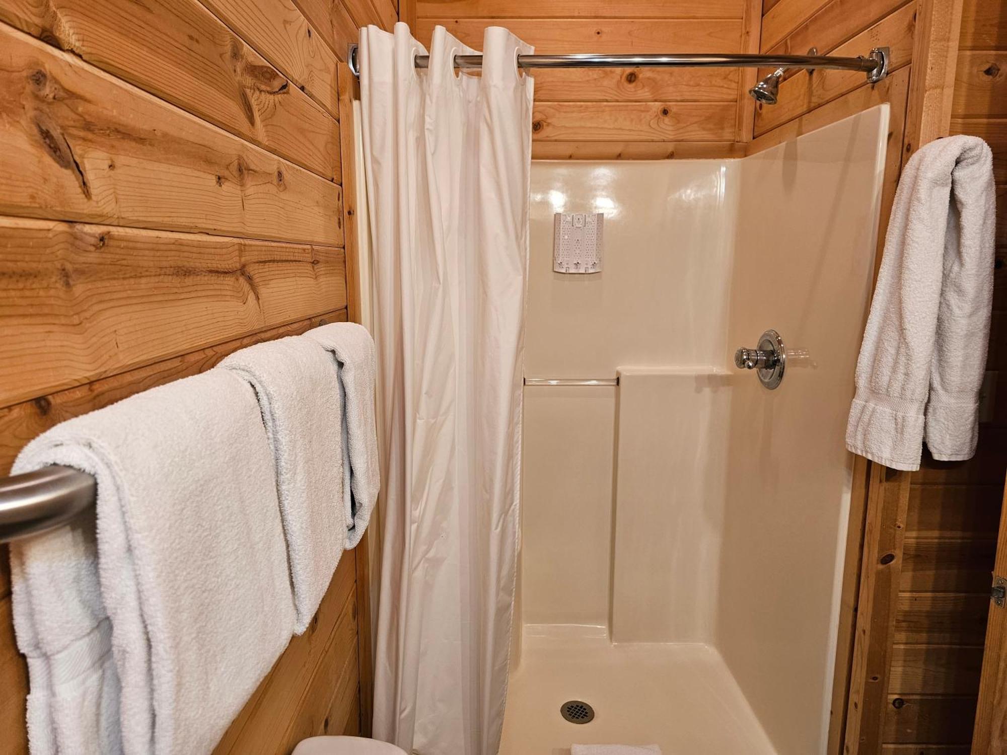 2 Min To Beaver Lakeking Bedfirepitjetted Tub * Eureka Springs