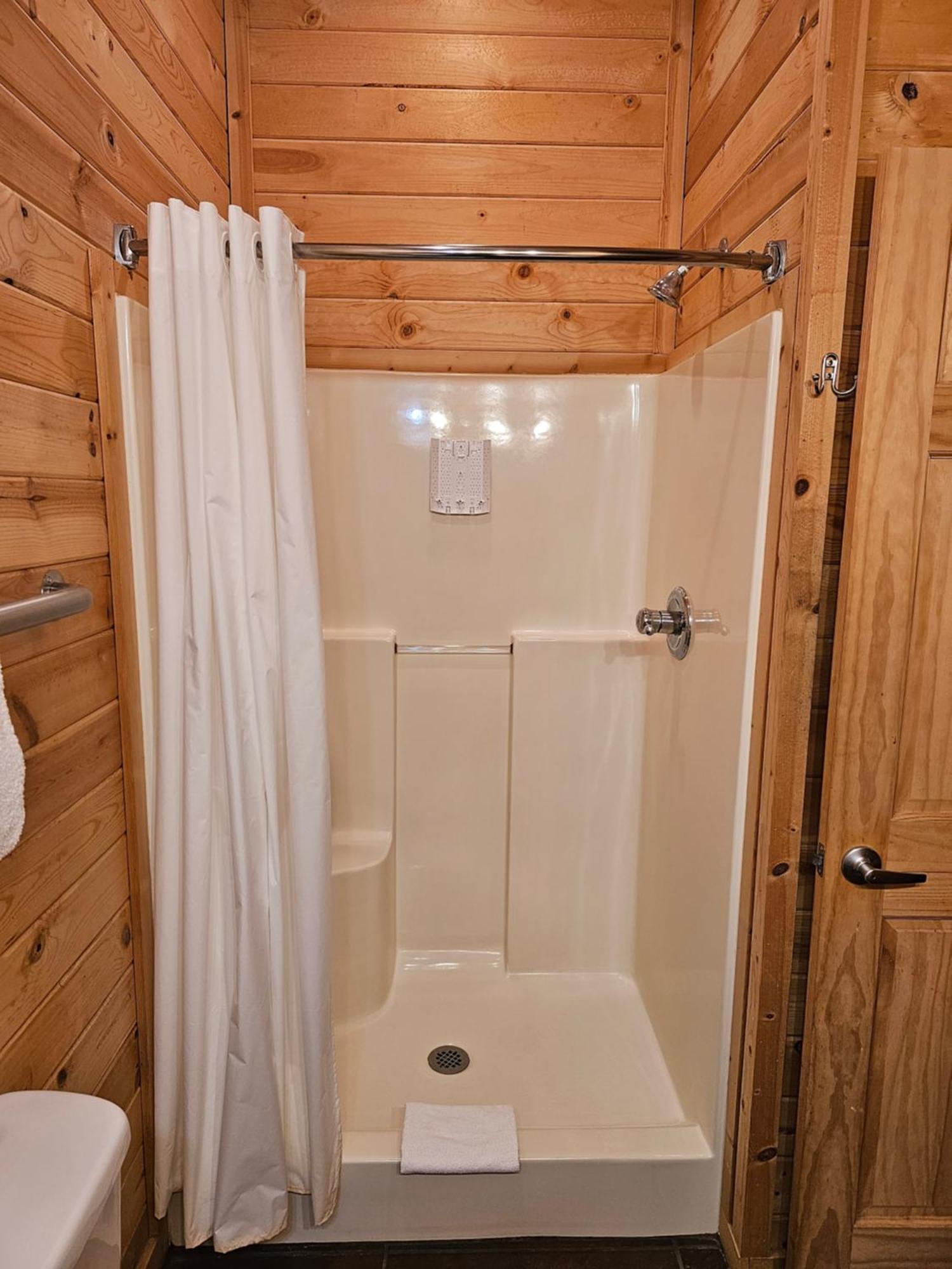 2 Min To Beaver Lakeking Bedfirepitjetted Tub Apartment Eureka Springs